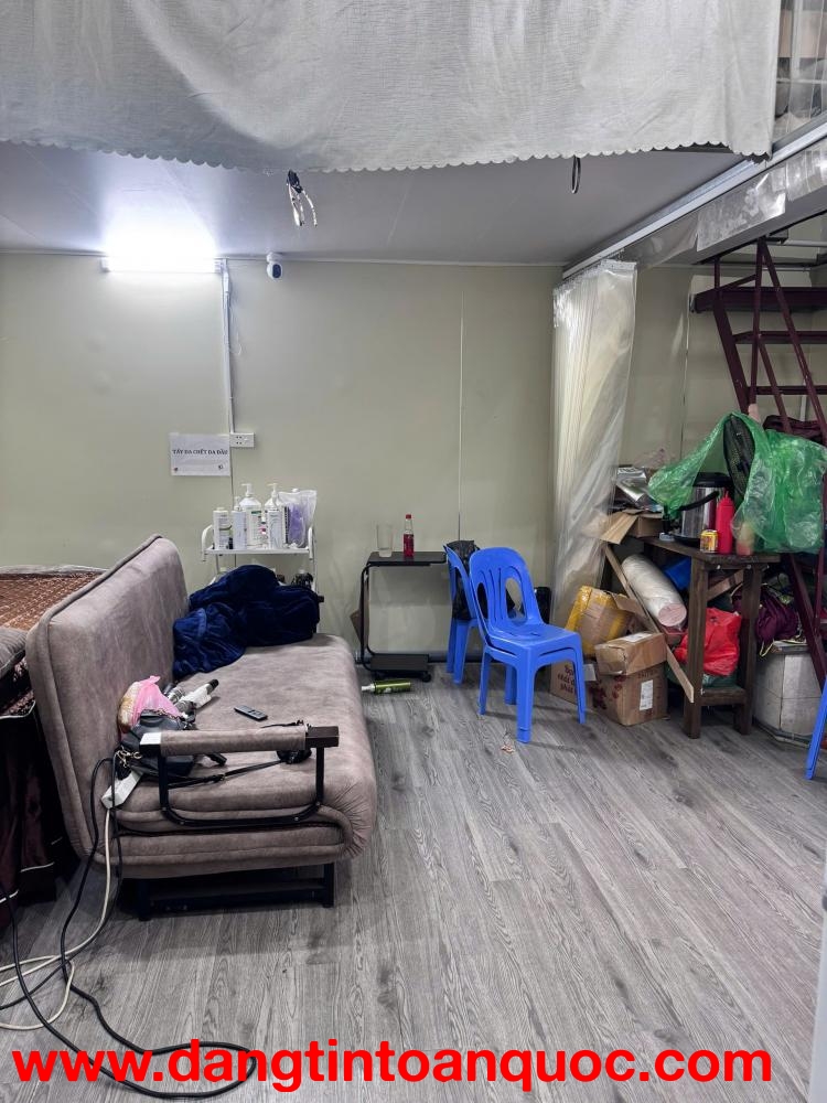 Cho thuê nhà  ngõ 93 Hoàng Văn Thái, 50m², 1 phòng ngủ + 2 gác xép, 1 WC, mặt tiền 10m