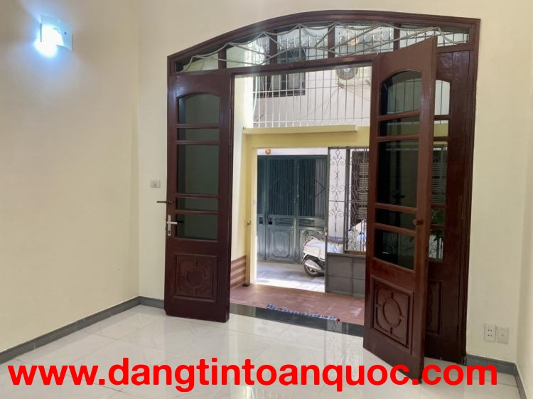 Bán gấp giá rẻ Nguyễn Văn Linh 75m, 3 tầng, mặt tiền 6m, 7.8 tỷ Long Biên.