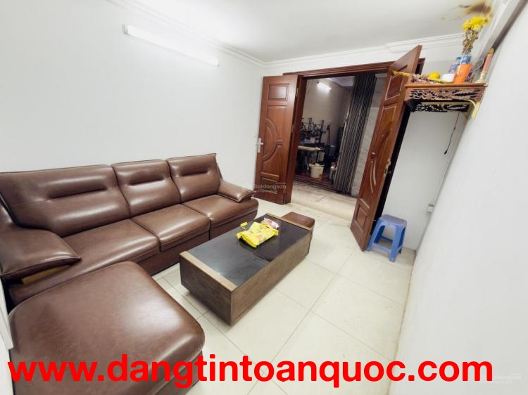 Bán nhà tập thể Ngô Thì Nhậm HBT cũ 82m2 2 ngủ 1wc chỉ nhỉnh 4,5x tỷ ô tô