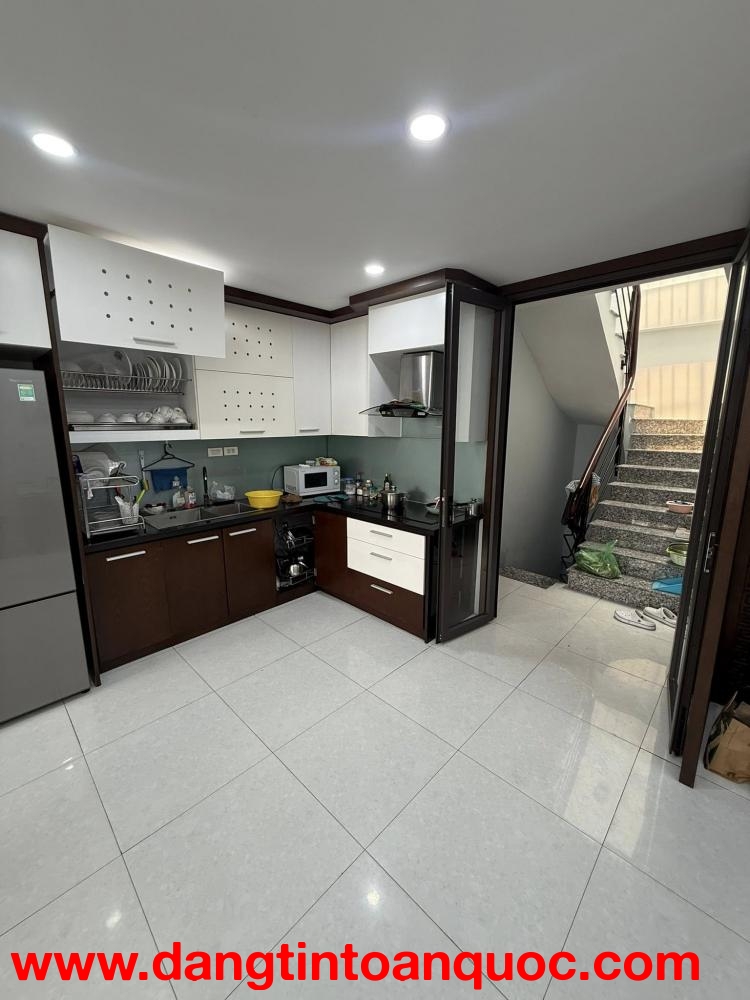 Giảm chào! Bán nhà mặt phố Trung Phụng 50m2, 6 tầng thang máy, mặt tiền 4.8m, 36.8 tỉ, vỉa hè rộng, 