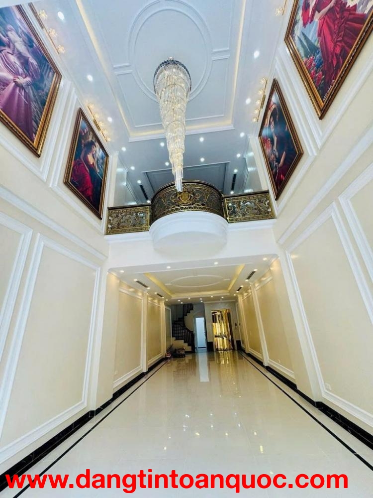 Hiếm- Bán nhà đẹp Nguyễn Văn Cừ- Sát phố - oto tránh- dân xây - thang máy -80m 7 tầng 24 tỷ(TL)