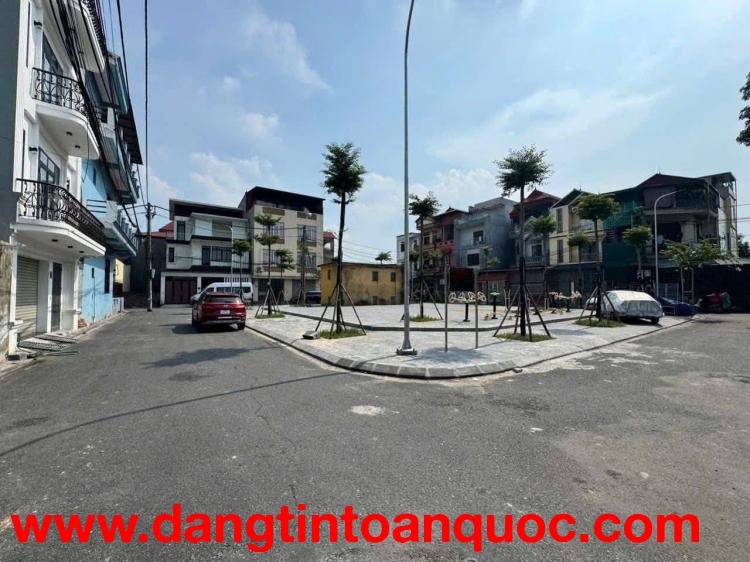 BÁN GẤP LÔ ĐẤT ĐẸP GẦN CẦU THĂNG LONG . Diện tích: 60,2m².MT: 4,1m vuông vắn