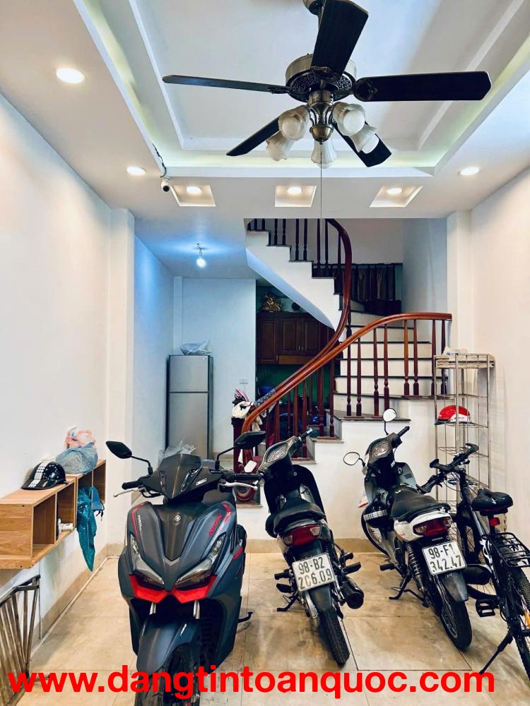 Cho thuê nhà ngõ 191 Giáp Bát 35m2 - 5 tầng, 3 ngủ, 11 triệu