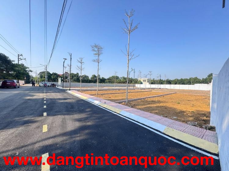 Chỉ 2,5 tỷ /lô 100m ,tại cnc Hòa Lạc,đường thông 2 xe tránh
