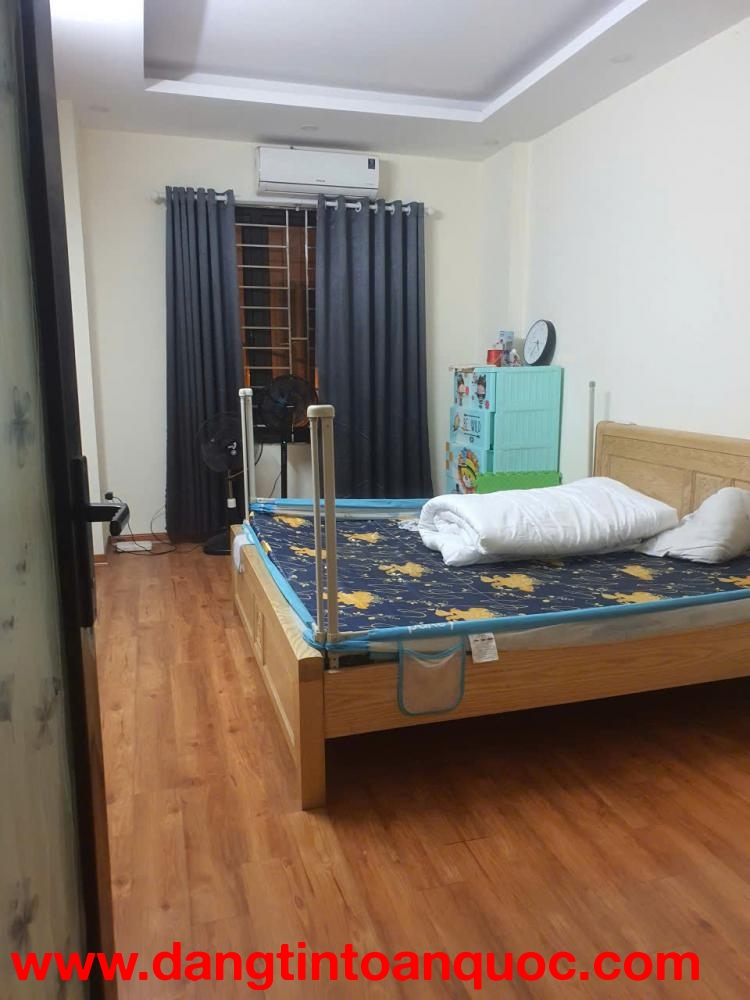 Cho thuê nhà nguyên căn ngõ 34 phố Đông Thiên, 30m2 x 4 tầng, 2 ngủ, 8 Triệu vào ngay