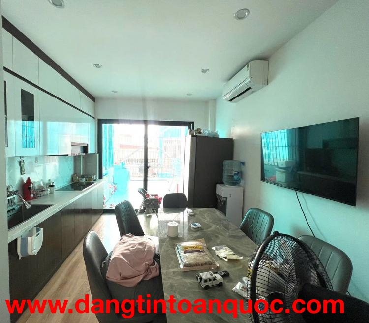 Cho thuê nhà ngõ phố Đào Tấn 38m2 - 6 tầng thang máy 30triệu.