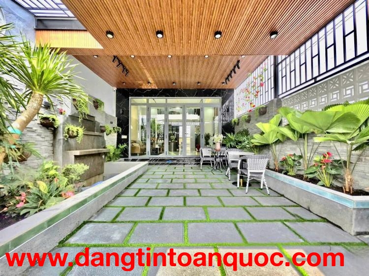 Nhà có sân vườn rộng, 143m2, cạnh Phú Mỹ Hưng, chỉ hơn 7 tỷ, đầy đủ nội thất