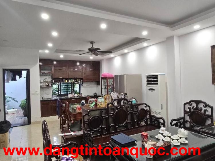 Bán nhà Hoàng Như Tiếp- Kinh doanh- sát phố - Dân xây 100m 3 tầng nhỉnh 17 tỷ(TL)