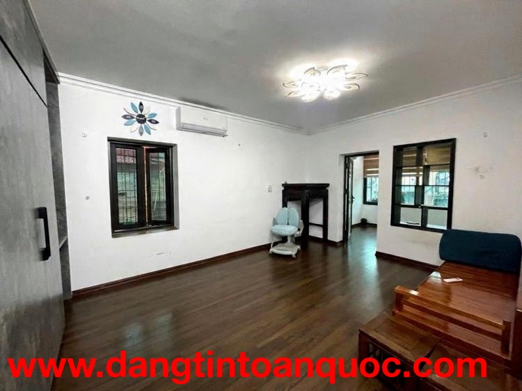 tập thể nghĩa tân 60m 2 ngủ giá 4,5 tỷ ô tô đỗ chân tòa