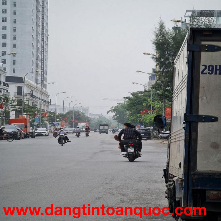 Bán đất mặt phố kinh doanh Trâu Quỳ, Gia Lâm. 71m2, đường 12m vỉa hè. Lh 0989894845