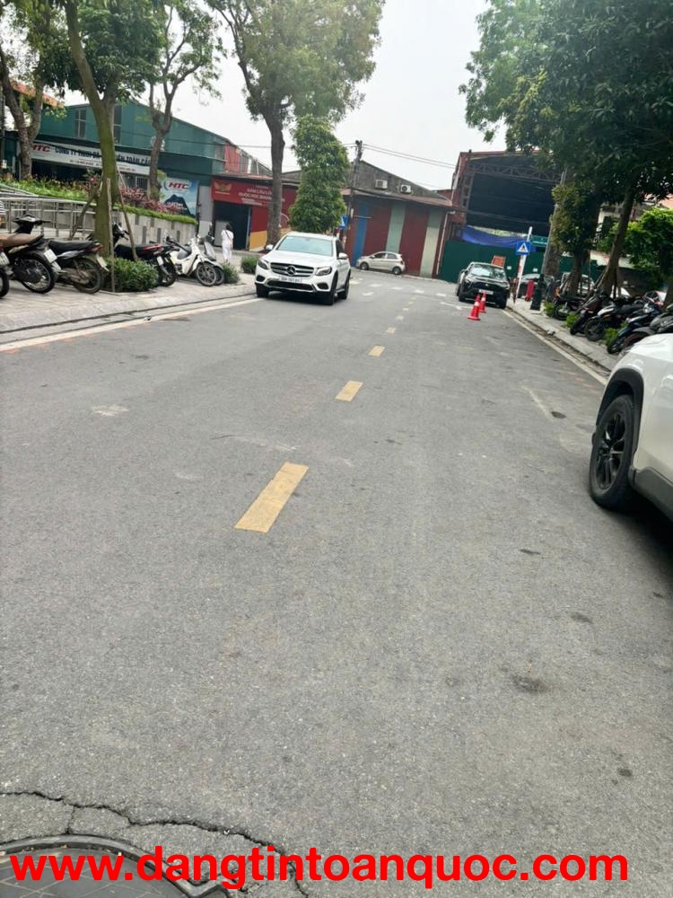 Bán đất  tặng nhà C4 Gia Quất- phân lô vỉa hè- Kinh  Oto tránh-  70m mặt tiền rộng nhỉnh 15 tỷ(TL)