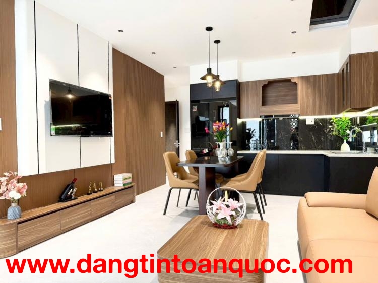 Nhà lô góc mặt tiền Nguyễn Thiếp, 103m2, giá 17,5 tỷ, gần sông Hàn, sát Euro Village