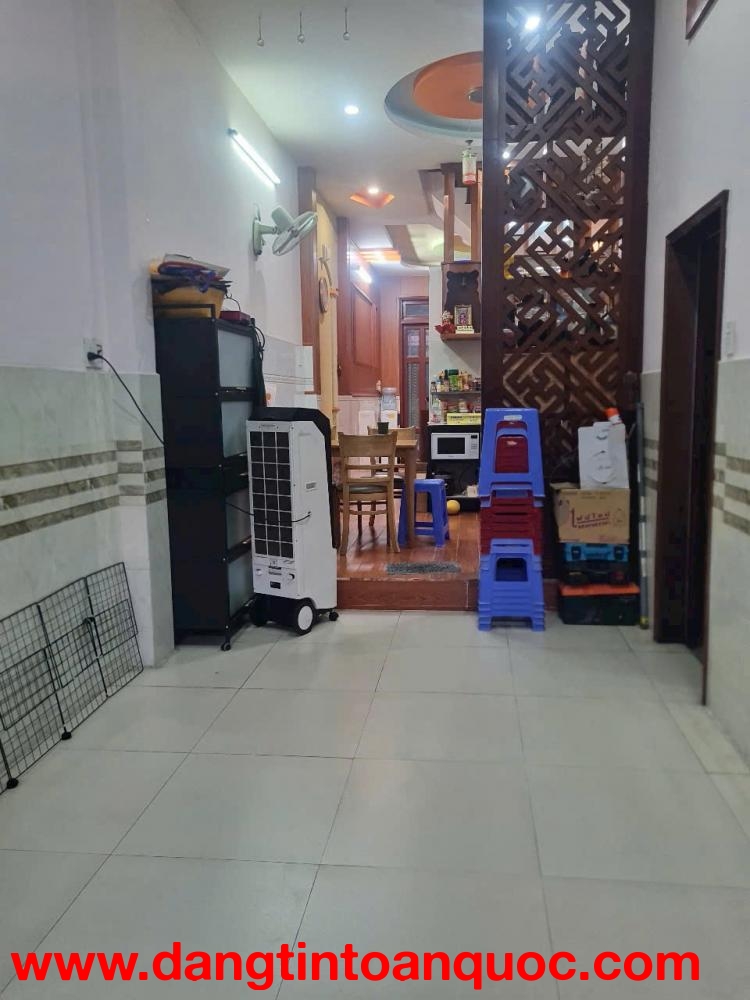 Bán nhà 2 tầng, 62m2, hẻm xe hơi Sô 4, Bình Hưng Hòa B, Bình Tân: Giá 5 tỷ, sổ hồng, 2PN, 2WC. Gọi n