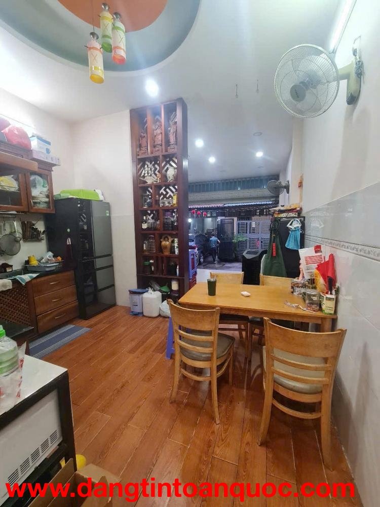 Bán nhà ngõ 15B Bến Nghé Q.1: 72m2 x 4 tầng - 4PN, sổ hồng trao tay, giá 5.8 tỷ - Cơ hội an cư lý tư