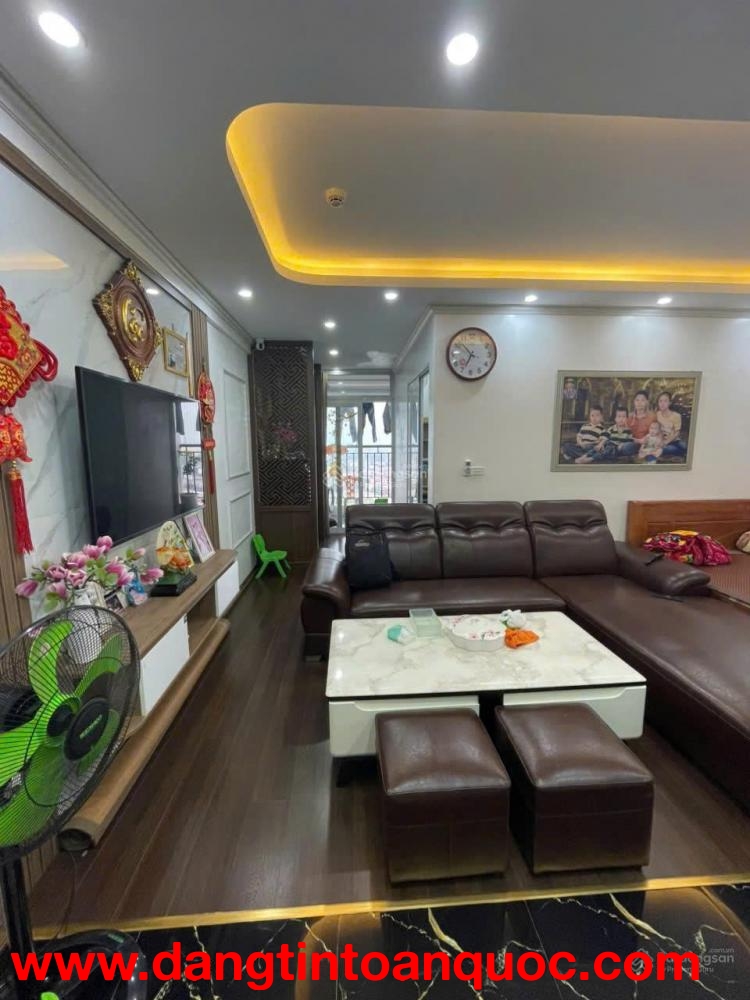 Bán căn hộ chung cư tầng cao, view đẹp, full đồ