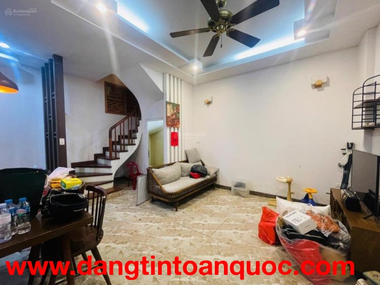 Bán nhà ngõ Trần Duy Hưng, Cầu Giấy, 35m2 x 4 tầng, 3PN, SĐCC, 14.3 tỷ