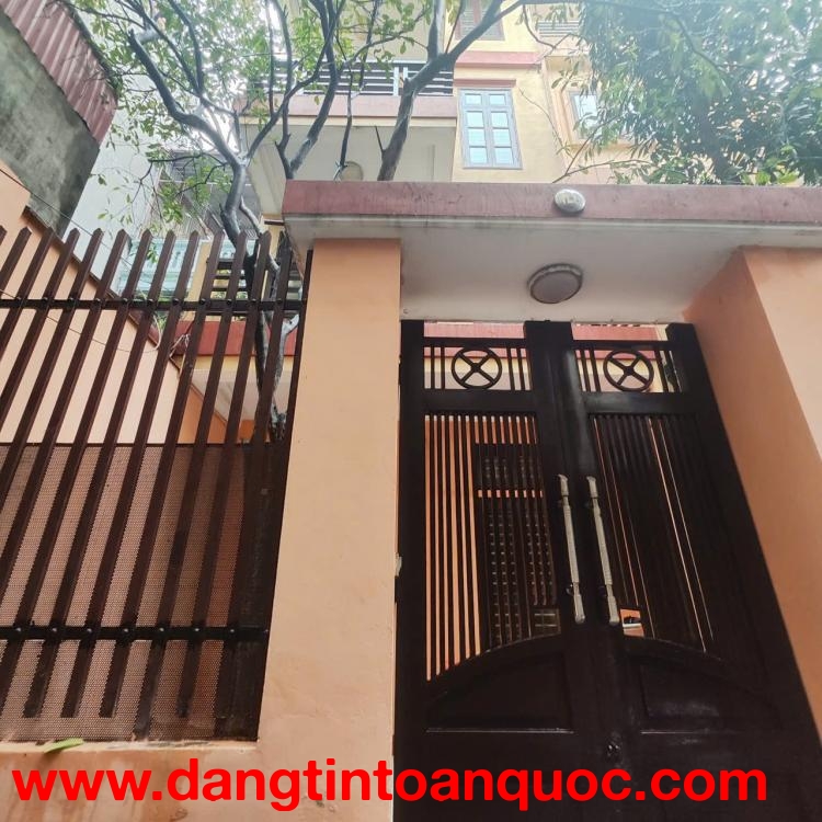 Gia đình cho thuê nhà số 39 ngõ 402 phường Bạch Mai.