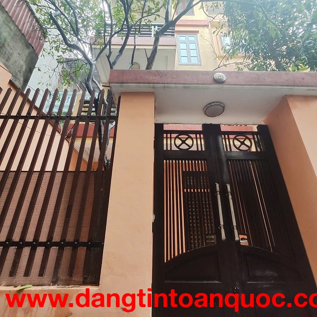 Gia đình cho thuê nhà số 39 ngõ 402 phường Bạch Mai.