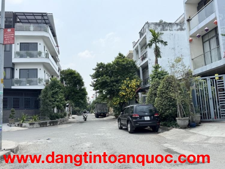 Bán nhà 3 tầng khu VIP bên sông Hiệp Bình Chánh Thủ Đức - 105m2  - Gần Gigamall - 10.45 Tỷ