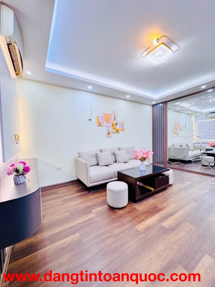 Bán tập thể QUỳnh MAi  68 m 2 ngủ 2 wc cụcw hiếm oto đỗ cổng chỉ nhỉnh 3 tỷ