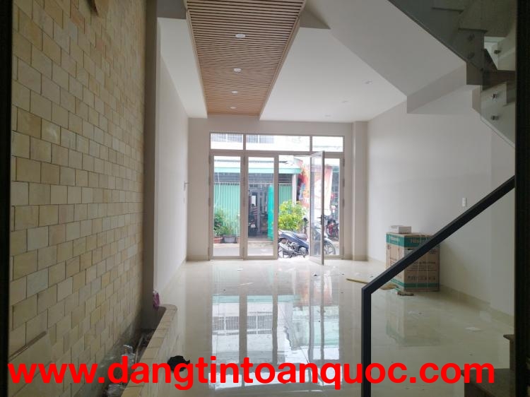 Nhà mặt phố 2 tầng Sổ Hồng, Tân Hòa, Sa Đéc. 3PN, 65m2, giá 2.6 tỷ. Hướng Bắc.