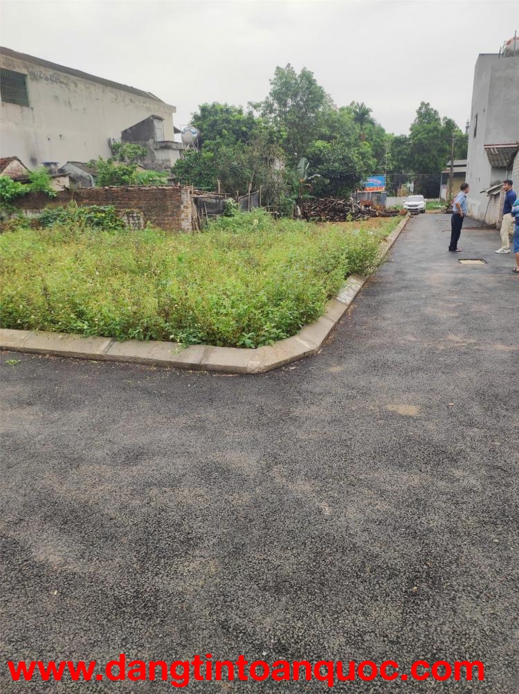 Lô đất 100m2 gần Đại học Quốc Gia, khu vực trung tâm Hòa Lạc. Phù hợp xây trọ, đầu tư sinh lời, kết 