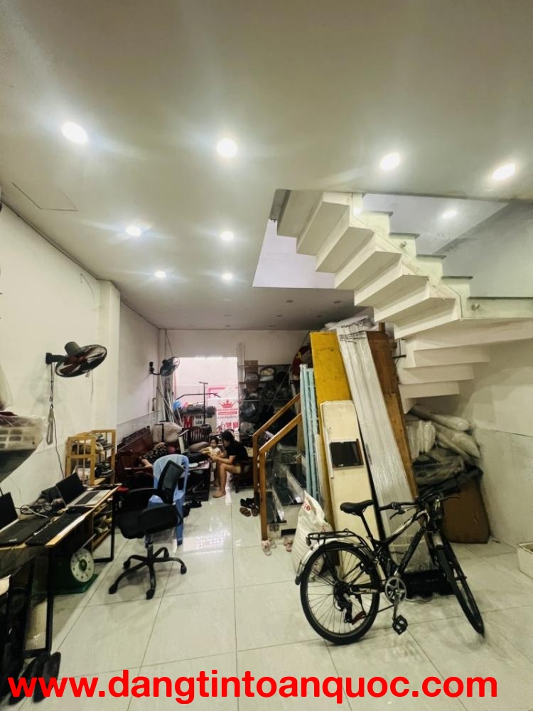 Bán nhà Mặt tiền Tô Ký - ngay Ngã tư Nguyễn Ảnh Thủ, 5x31m, 2 Tầng - 3 PN, chỉ 15,8 tỷ.
