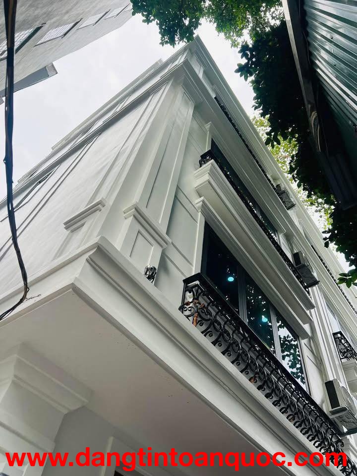 Bán nhà phố Láng Hạ, Đống Đa, nhà xây mới, gần phố, sẵn nội thất, 38m, 5 tầng, 10 tỷ