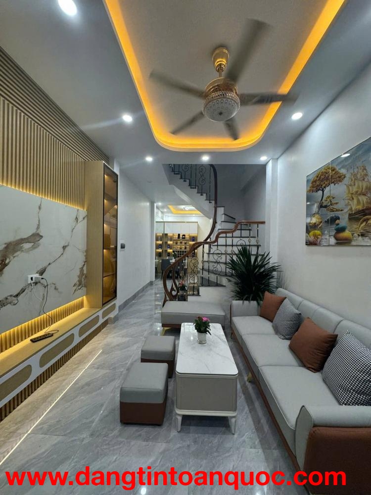 KHƯƠNG HẠ – 46M² – 5T – GARA Ô TÔ – GẦN HỒ- HOA HẬU THANH XUÂN