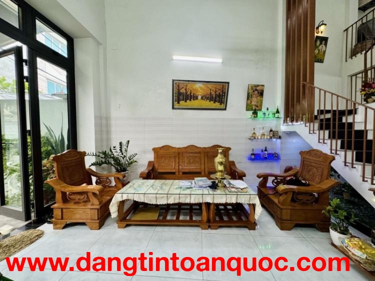 Kiệt ô tô tránh Ông Ích Đường 95m2 giá 5.5 tỷ, nhà 2 tầng mới cách mặt tiền 2 nhà