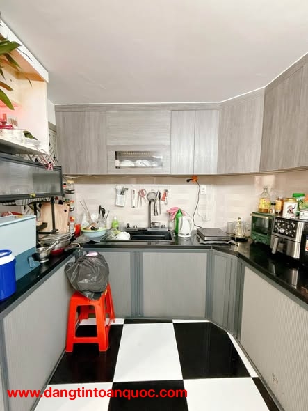 NHĨNH 6TỶ NHÀ HẺM XE HƠI (4 CHỖ )