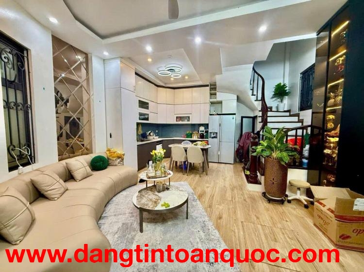 Bán nhà Ngọc Lâm 36m 4 tầng lô góc 3 thoáng chỉ hơn 8 tỷ