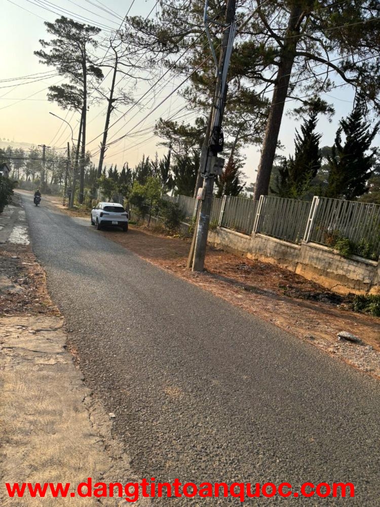 BÁN ĐẤT 2 MẶT TIỀN – SÁT HỒ THAN THỞ – P12 ĐÀ LẠT