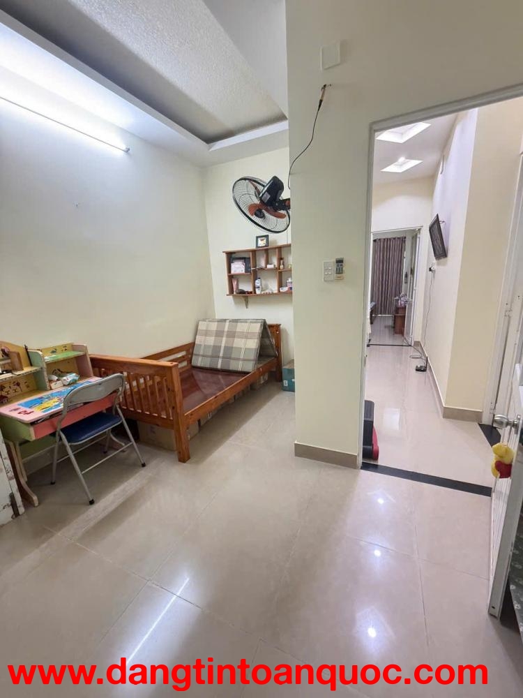 NHÀ HẺM DƯƠNG BÁ TRẠC P2 Q. 8 CŨ - 30 RA MẶT TIỀN - HẺM THÔNG TỨ HƯỚNG - 76m2 Zía 8 tỏi nhĩnh nhẹ