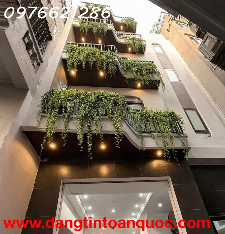 Bán nhà Việt Hưng - 34m² - nhà 5 tầng thoáng - ngõ ô tô vào nhà - giá 8,8 tỷ