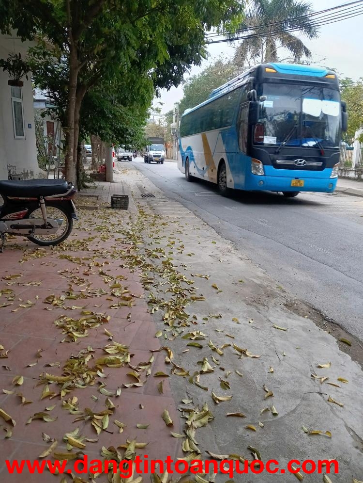 Bán nhà đường Hoàng Hoa Thám - Thụy Khuê - Tây Hồ. Diện tích : 36m2 * 5 tầng. MT : 3.5 M. Thang máy,