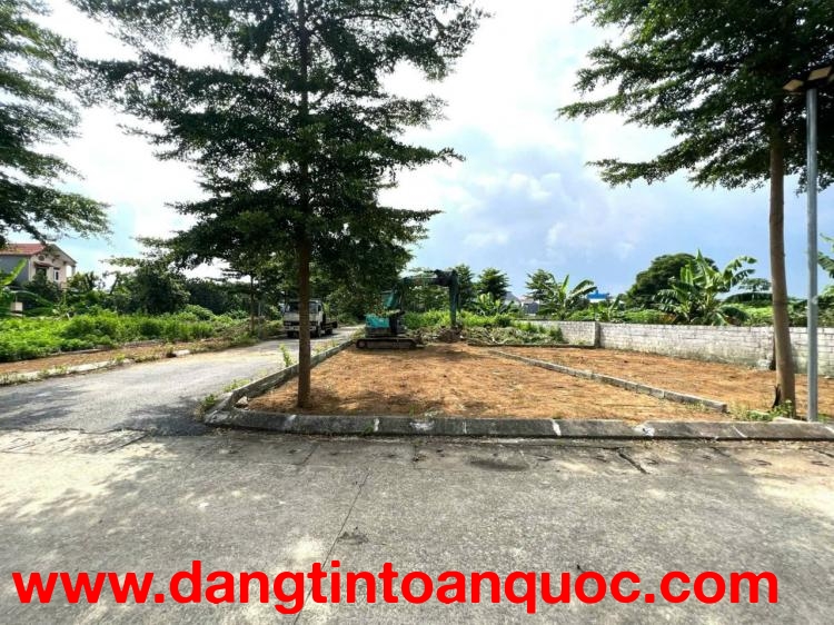 Bí mật lô đất 100m2 gần Quốc Lộ 21, khu vực trung tâm Hòa Lạc. Phù hợp xây trọ, đầu tư sinh lời, kết