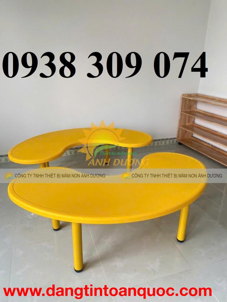 Bàn nhựa vòng cung trẻ em,Bàn bán nguyệt mầm non bằng nhựa