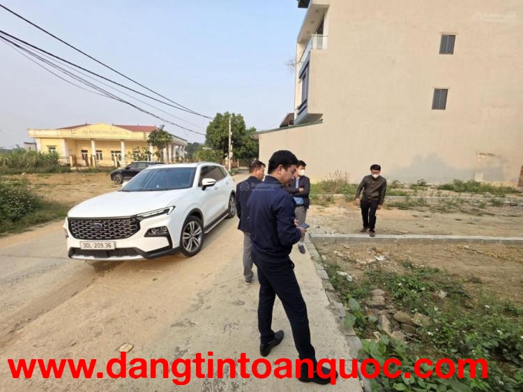 Cực Sốc Chủ cần tiền bán Cắt Lãi 137m2  đất Tân Xã, Hòa Lạc, đường ô tô tránh, 20m ra đường đôi rộng