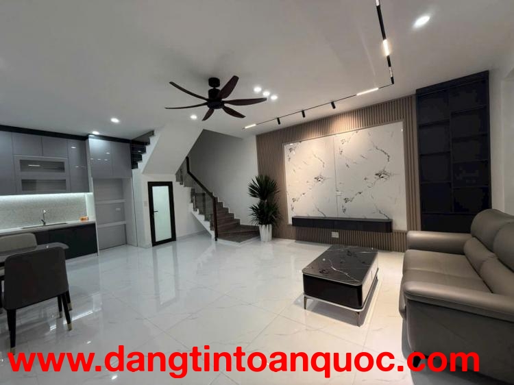 ⭐Nhà phố Kiều Sơn - Văn Cao - 42m 3 tầng - Ô.tô đỗ sát nhà