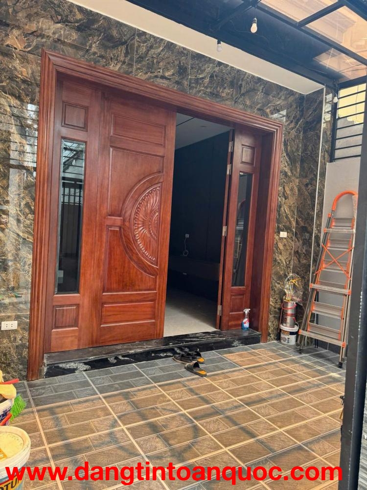 Nhà đẹp- ô tô đỗ sát cổng- cách ô tô gần trường chợ dân xây bàn giao mới 100% cực rẻ