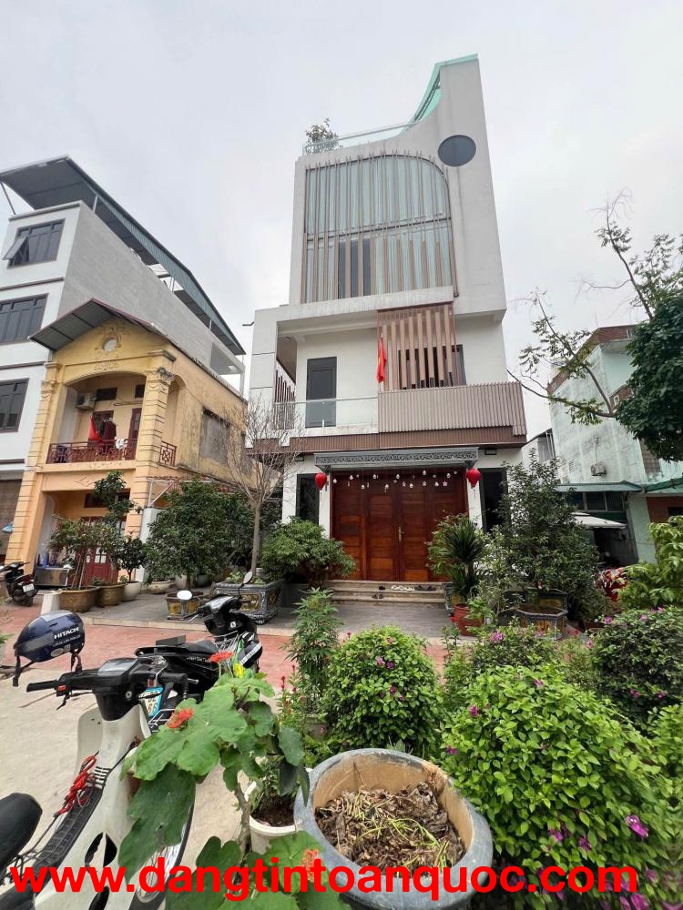 Đất đẹp- View Hồ- Ô Tô thông cực hiếm mảnh đất sót lại ngay Phường bồ Đề cực rẻ