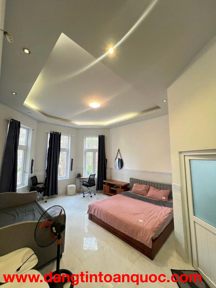 Cho thuê villa 8 phòng Hồ Tuyền Lâm Đà Lạt 20 triệu/tháng