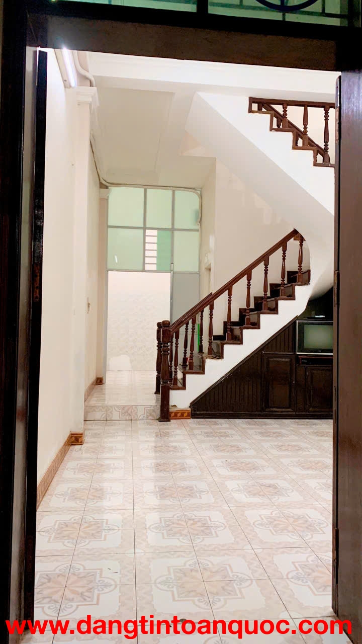 CHO THUÊ NHÀ NGUYÊN CĂN 3 TẦNG KHU VỰC KHƯƠNG ĐÌNH – Ô TÔ ĐỖ CỬA GIÁ 12 TRIỆU