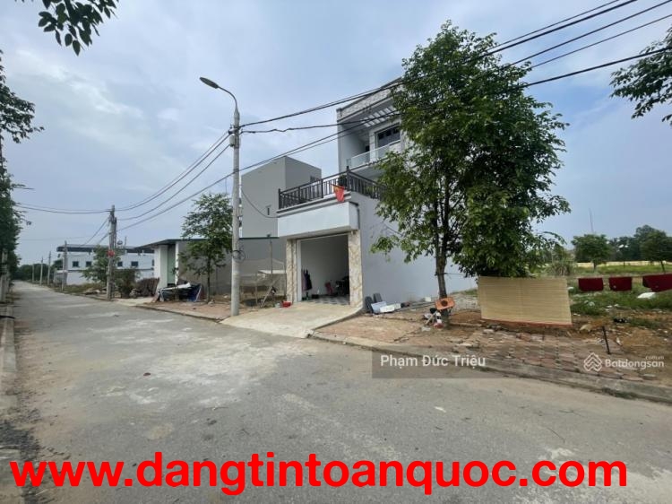 BÁN GẤP LÔ GÓC SIÊU PHẨM TẠI TÁI ĐỊNH CƯ VAI RÉO SÁT NGÃ TƯ HOÀ LẠC