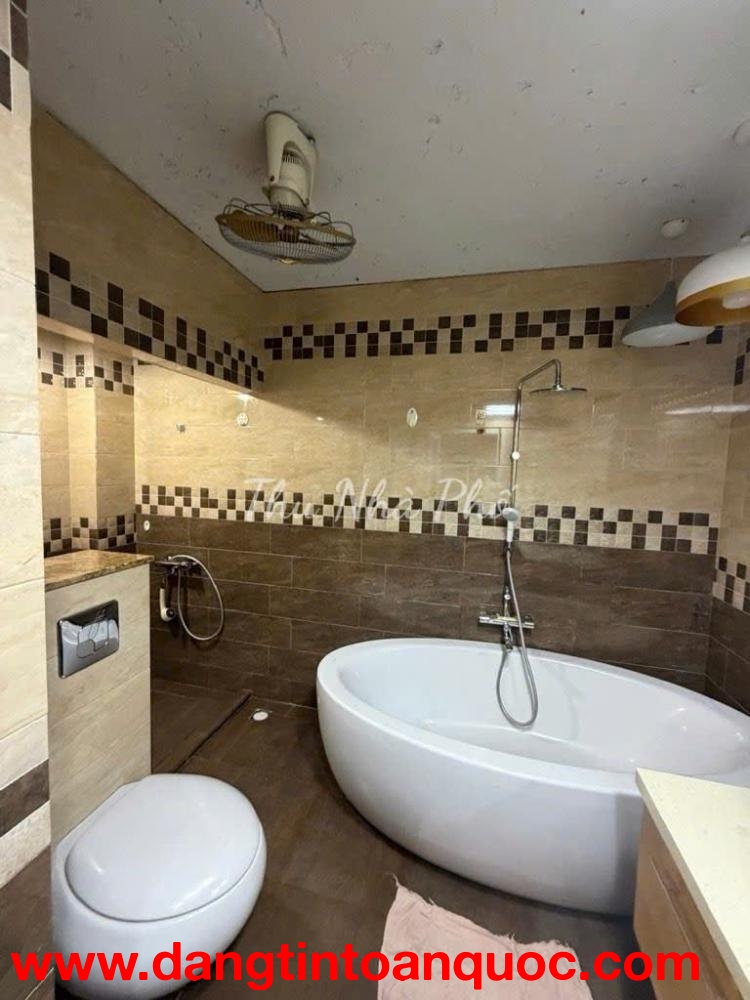 TÂN PHÚ NGAY CHỢ TÂN HƯƠNG, HẺM ÔTÔ NGỦ TRONG NHÀ , GẦN MẶT TIỀN, 76M2, NHÀ 3 TẦNG, NHỈNH 8 TỶ