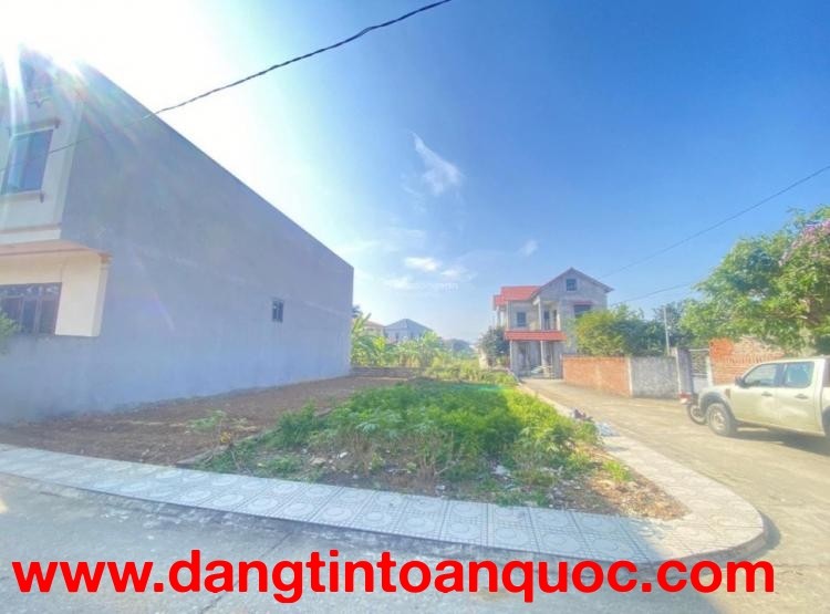 Bán gấp giá rẻ ô tô kinh doanh Ngõ Quỳnh 32m, 4 tầng, mặt tiền 4m, 8.6 tỷ Hai Bà Trưng.