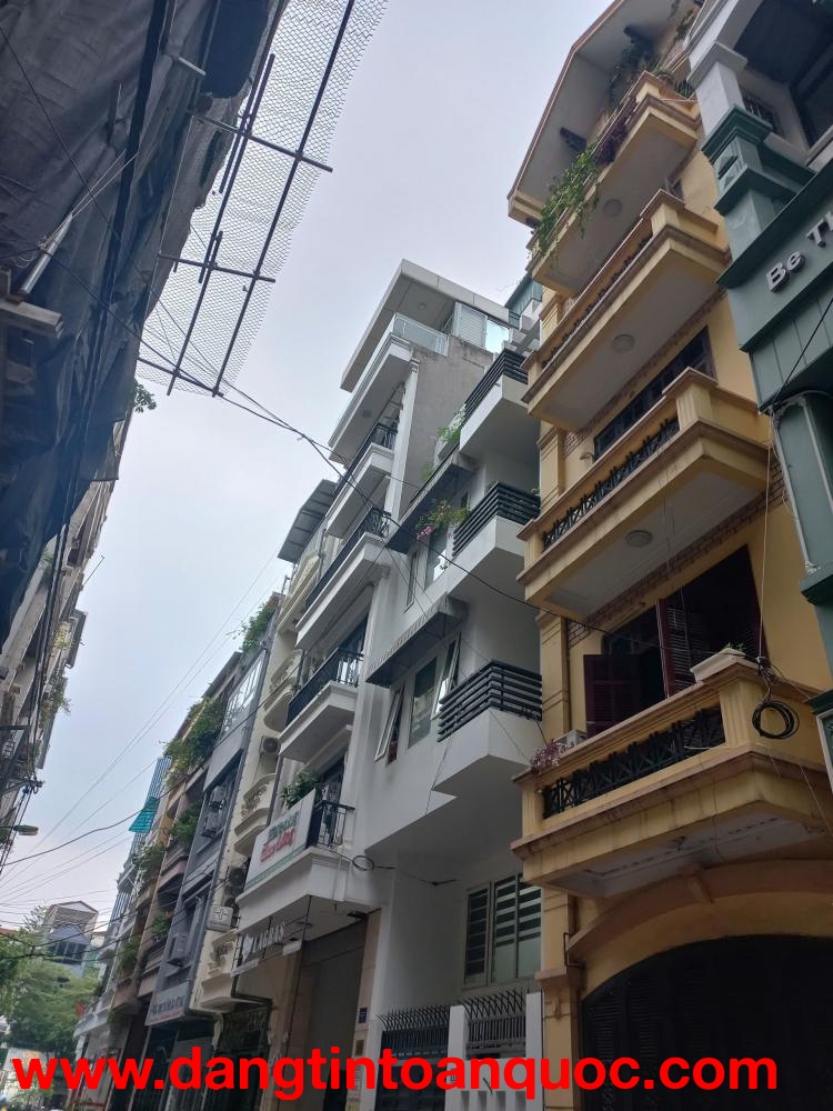 ???? Cho thuê nhà phân lô phố Trung Kính, Vũ Phạm Hàm giá rẻ ????
???? Diện tích: 90m² giá 36tr/thán