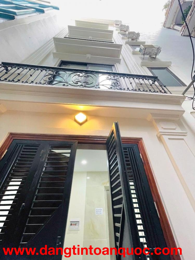 BÁN NHÀ ĐỘI CẤN CỰC GẦN PHỐ 42M 6 TẦNG THANG MÁY