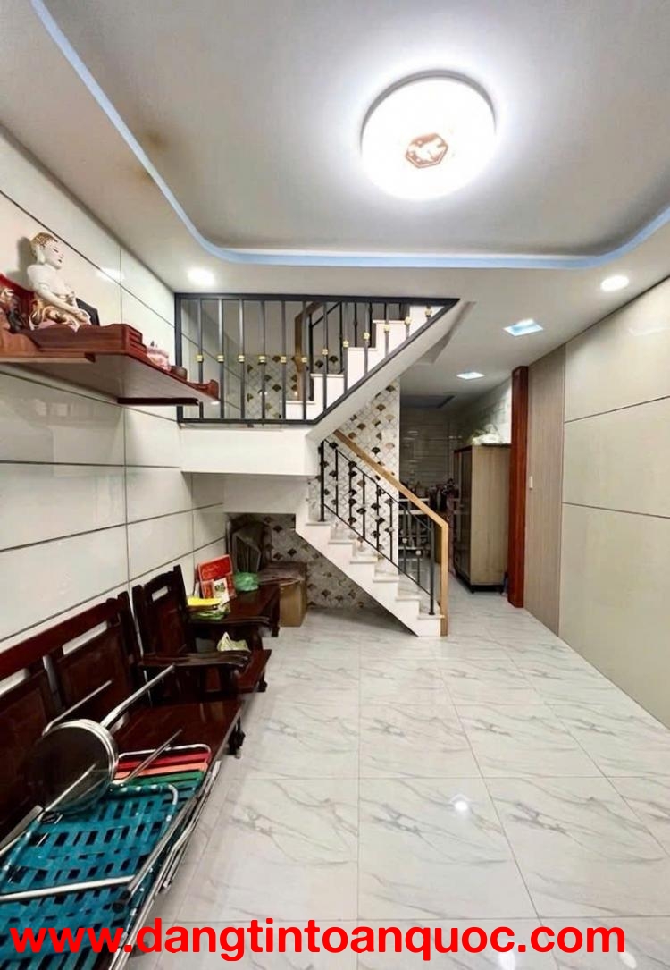 Nhà 3 tầng sát  Đầm Sen Q11 - 4 phòng ngủ - nhà còn mới chỉ vào ở - 3.85 tỷ(tl)